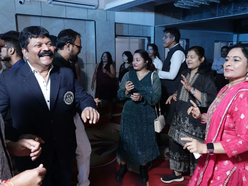 Swarsaaj audience participating in a live Bhajan Jamming event